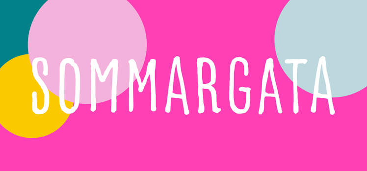 Logotype för projektet Sommargata. Rosa bakgrund och vit text Sommargata