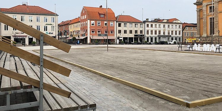 Sandbädd med läktare på Stortorget i Kalmar. Boule-SM 2023.